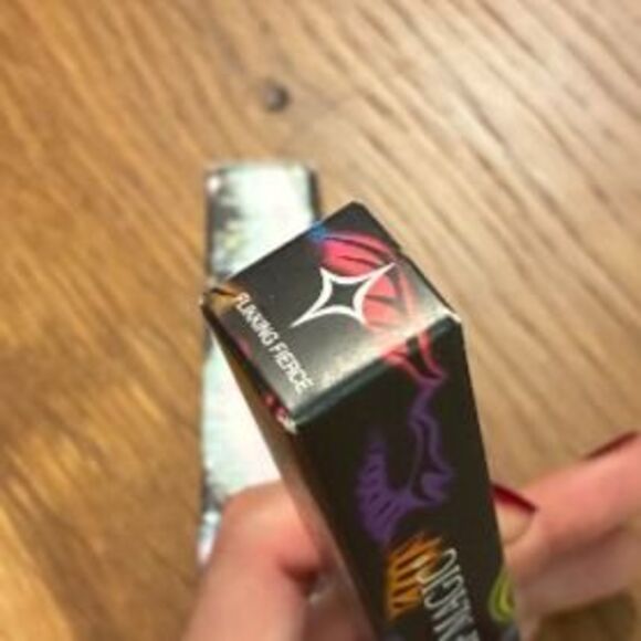 Hal MAGIC FLIK Eyeliner Flikking Fierce NWT - Picture 3 of 3